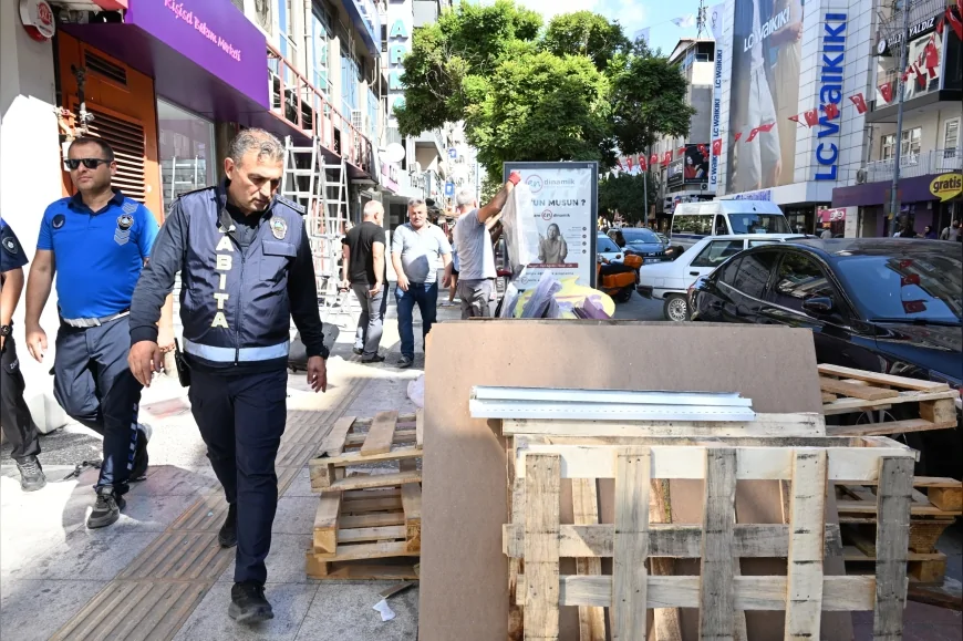 Manisa Büyükşehir Belediyesi ve Emniyet ekiplerinden Yunusemre ile Şehzadeler’de kaldırım işgallerine ortak denetim