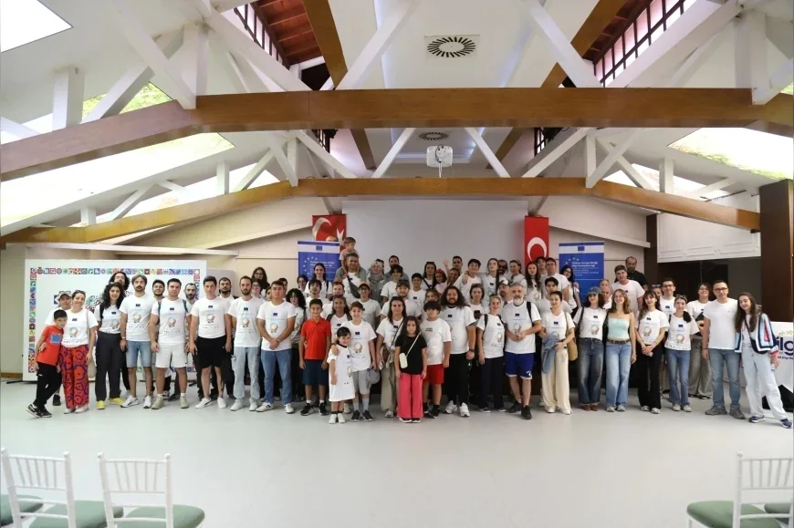 Eskişehir’de Şehrin İzinde yarışmasıyla kent keşfedildi, finalde 61 kilogram çöp toplandı