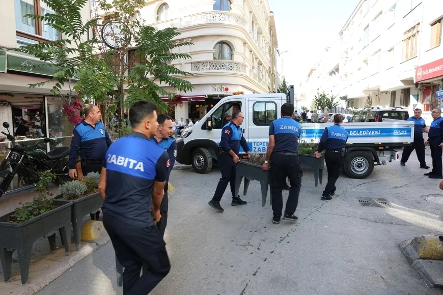 Tepebaşı Belediyesi Eskibağlar’da kaldırım işgallerine müdahale etti