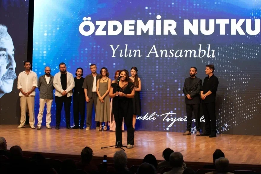 İzmir Büyükşehir Belediyesi Şehir Tiyatroları Özdemir Nutku Tiyatro Ödülleri’nden dört ödülle döndü