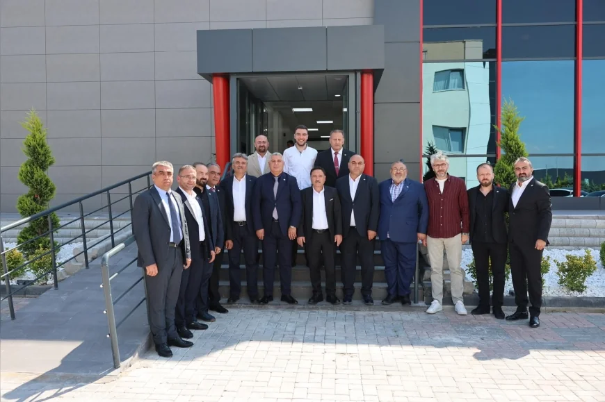 Kayseri Valisi Gökmen Çiçek Mimarsinan OSB’de Sanayicilerle Bir Araya Gelerek Üretim Faaliyetlerini İnceledi
