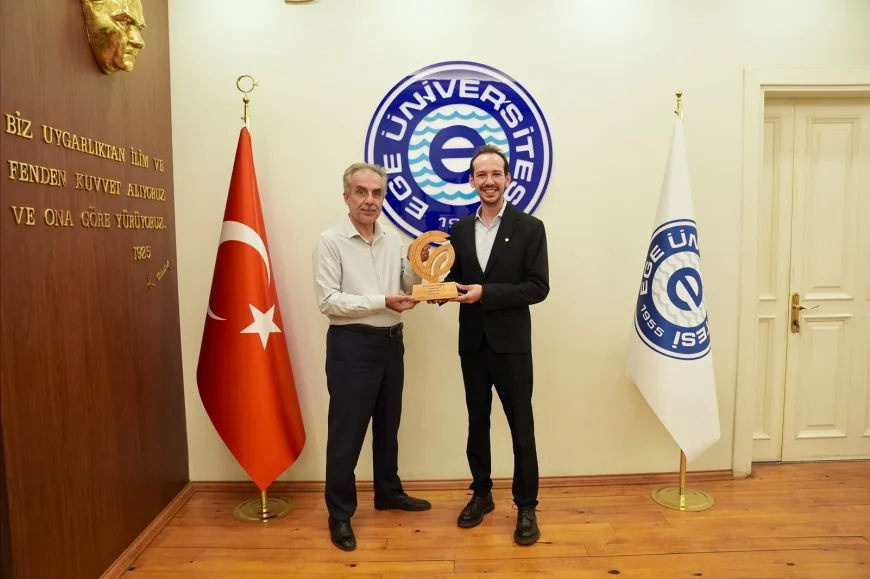 EGE ÜNİVERSİTESİ PERSONELİ SEMİH BECEREN, “SESSİZ ÇIĞLIK” ESERİYLE TÜRKİYE BİRİNCİSİ OLDU