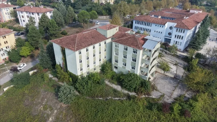 Düzce Belediye Başkanı Dr. Faruk Özlü: “Yeşiltepe’deki eski sağlık meslek lisesi ya huzurevi olacak ya yıkılacak”