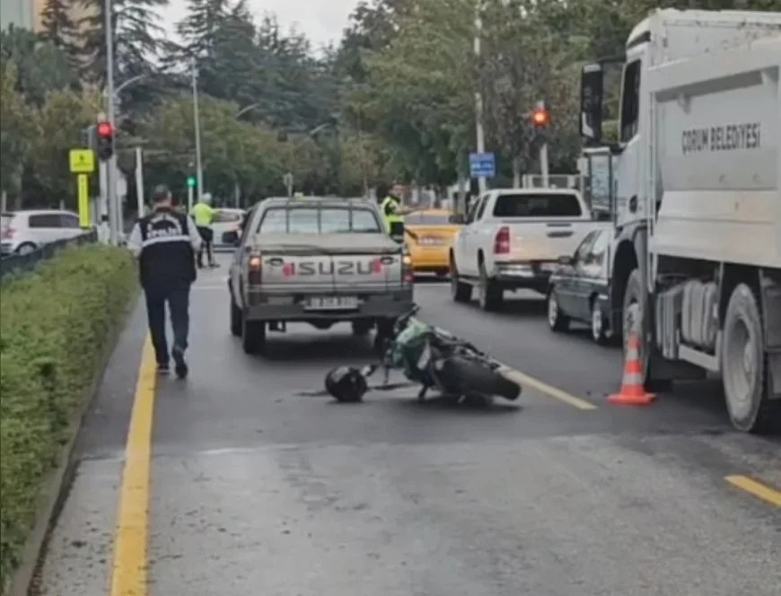 Çorum’da motosiklet ile resmi aracın çarpıştığı kazada 18 yaşındaki sürücü hayatını kaybetti