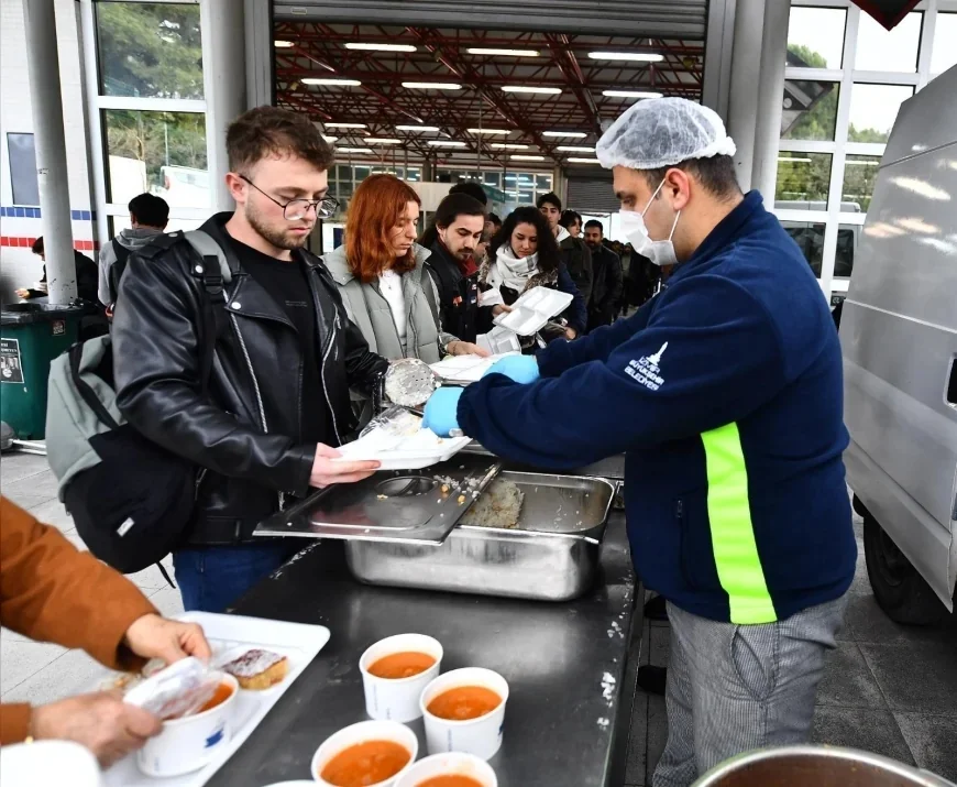 İzmir Büyükşehir Belediyesi yeni eğitim döneminde on binlerce öğrenciye beslenme desteği sağlayacak