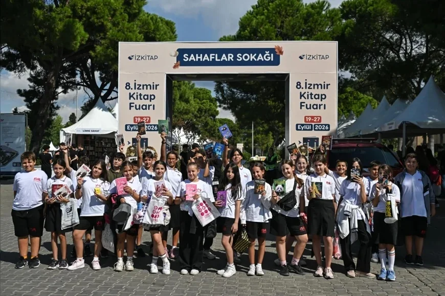 İZKİTAP’ta kitap ve edebiyat buluşmaları sürüyor, İzmir’in kültürel hafızası okurlarla buluşuyor