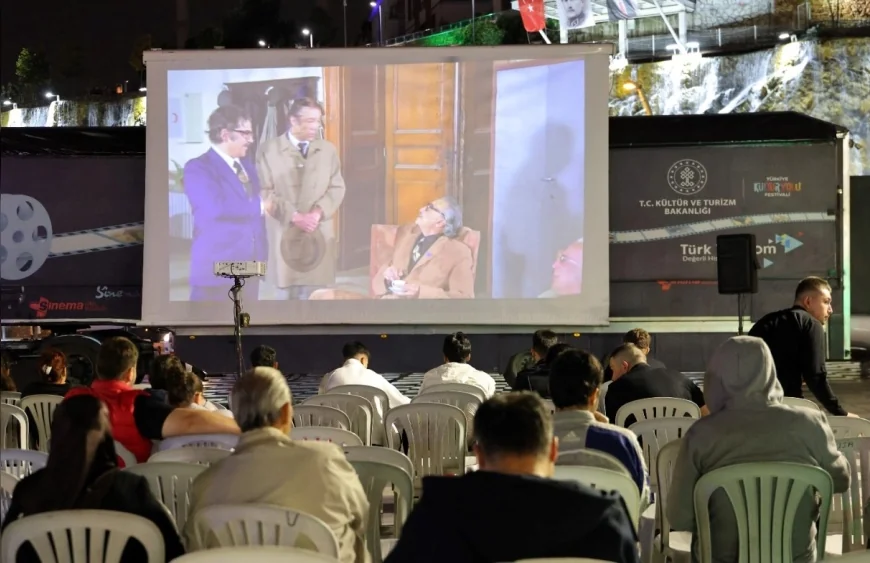 Keçiören Kültür Yolu Festivali’nde “Hababam Sınıfı” açık havada sinemaseverlerle buluştu