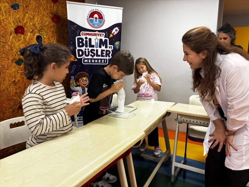 Maltepe Cumhuriyet Bilim ve Düşler Merkezi’nde çocuklar bilim ve teknolojiyle atölyelerde buluşuyor
