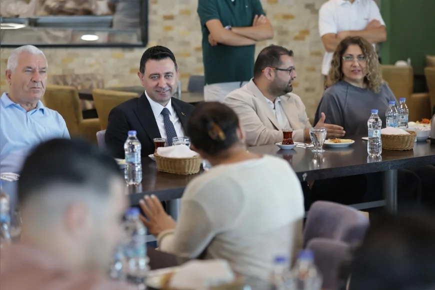Bayraklı Belediye Başkanı İrfan Önal: “Mahallelerimizin ihtiyaçlarını yerinde inceliyoruz”