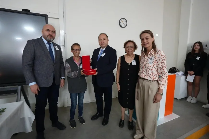 İzmir Bakırçay Üniversitesinde Demet Karakaş’ın tıp eğitimine bıraktığı miras anıldı