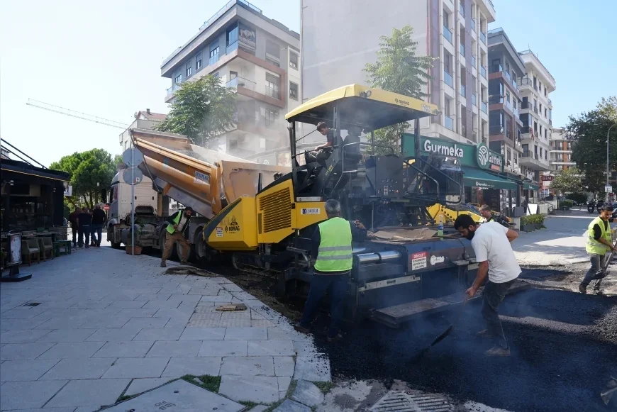 Maltepe Belediyesi İdealtepe’de yıpranan yolları asfalt çalışmasıyla yeniliyor