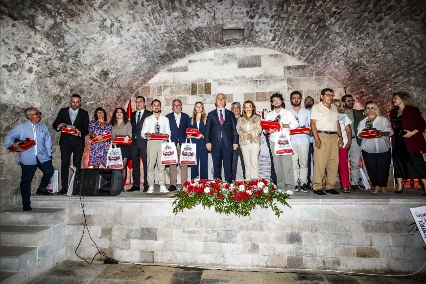 15. Şakir Süter Gazetecilik Yarışması’nda başarılı gazeteciler Bergama’da ödüllerini aldı
