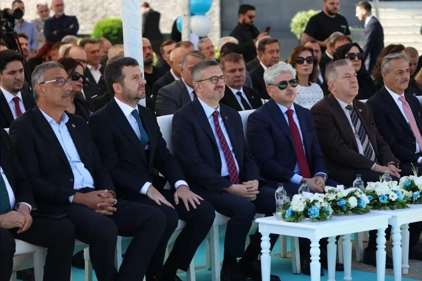 CUMHURBAŞKANLIĞI İLETİŞİM BAŞKANI BURHANETTİN DURAN: “İŞ BİRLİĞİNİ, KRİZLERİN ÇÖZÜMÜNÜ ÖNEMSİYORUZ”