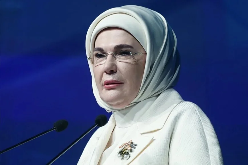 EMİNE ERDOĞAN: “SIFIR ATIK YAKLAŞIMININ İKLİM EYLEMİNİN GÜÇLÜ ARAÇLARINDAN BİRİ OLARAK BENİMSENECEĞİNE YÜREKTEN İNANIYORUM”