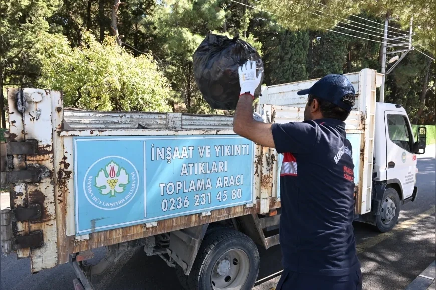 Manisa Büyükşehir Belediyesi, Şehzadeler ve Yunusemre Belediyeleri Spil Dağı Eteklerindeki Güzergahta Temizlik Çalışması Yaptı