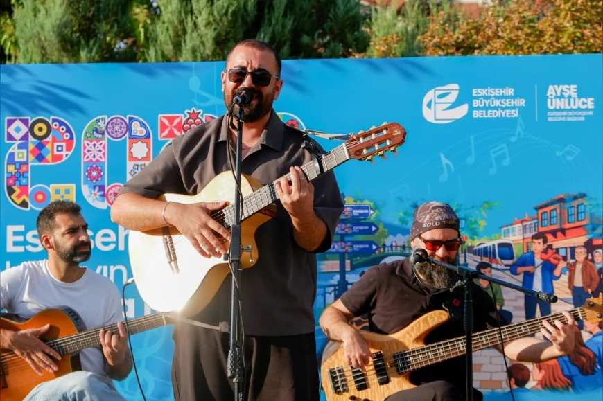 Eskişehir’de İskele 26 birinci yaşını indirim ve müzik etkinlikleriyle kutladı