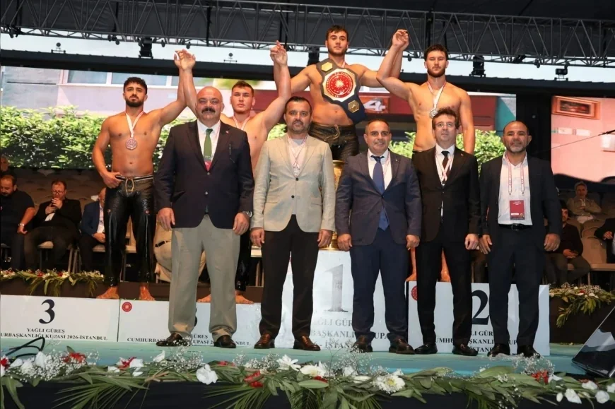 Bursa Büyükşehir Belediyespor güreşçisi Alperen Düzenci Cumhurbaşkanlığı Kupası’nda üçüncü oldu