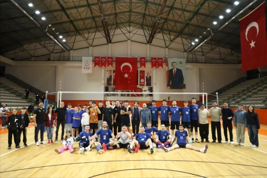 İnegöl Belediyespor Bursa Voleybol’u 3-0 mağlup ederek sezona galibiyetle başladı