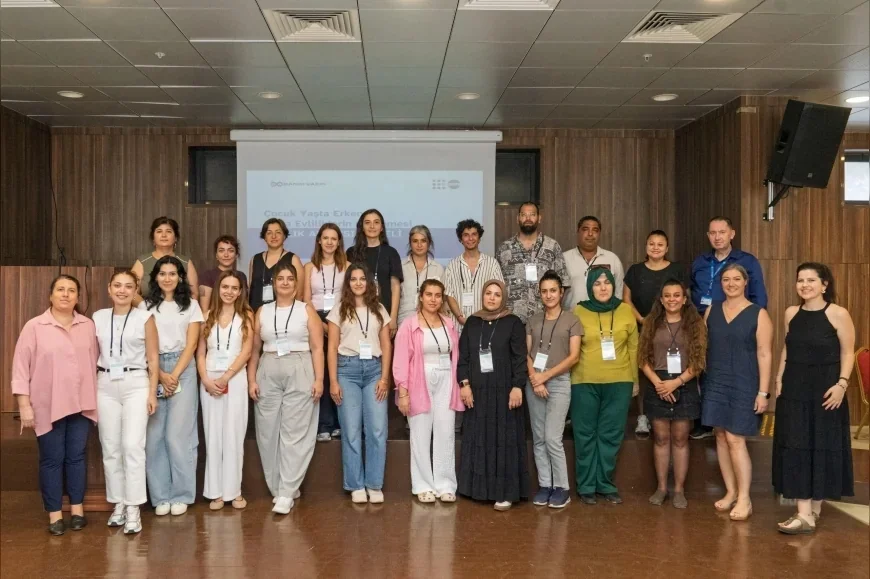 İzmir Büyükşehir Belediyesi erken yaşta ve zorla evliliklere karşı Sağlık Aracılarını sahaya çıkarıyor