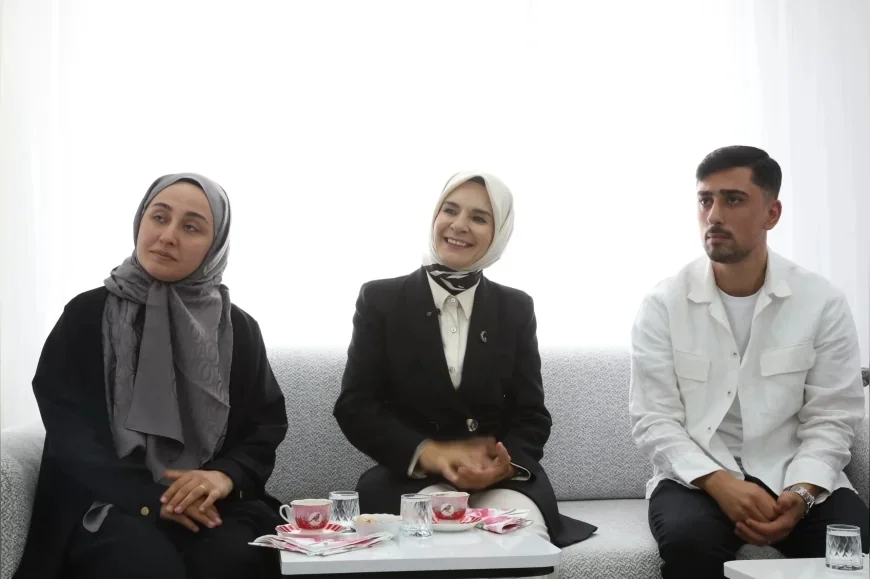 Aile ve Sosyal Hizmetler Bakanı Mahinur Özdemir Göktaş: “Gençlerin hayatlarının her aşamasında yanlarında olacağız”