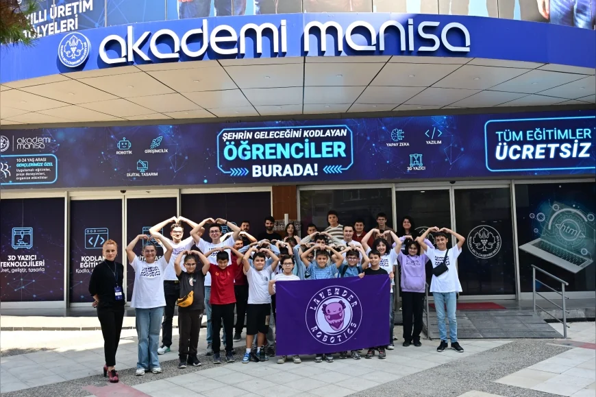 Manisa Büyükşehir Belediyesi Akademi Manisa’da Gençler Robotik ve Mühendislik Çalışmalarıyla Buluştu