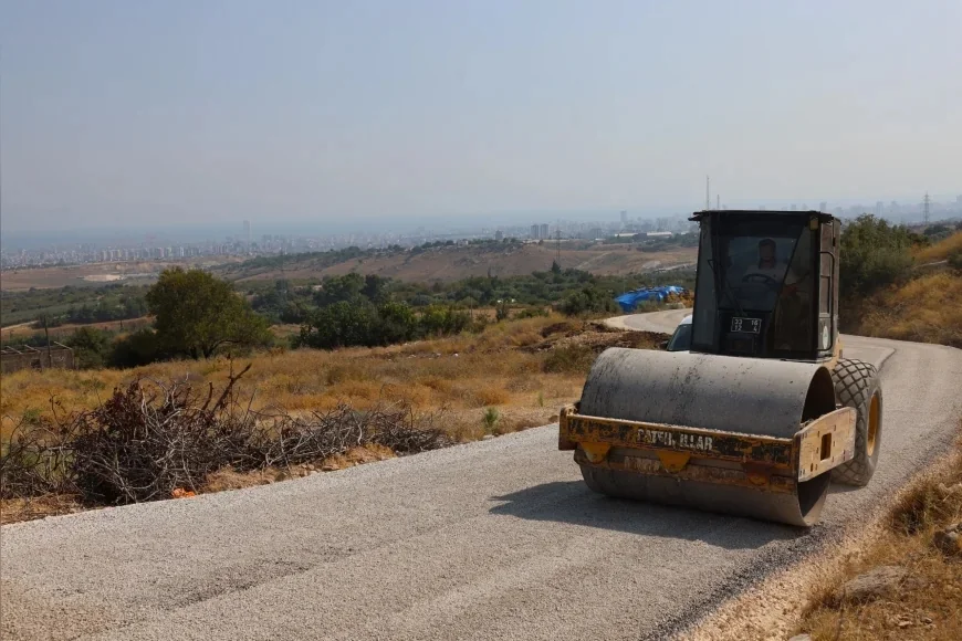 Toroslar’ın kırsal mahallelerinde yollar yenileniyor, üreticilerin ulaşımı kolaylaşıyor