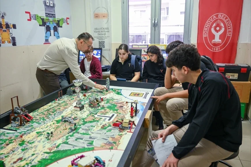 Bornova’da Junioruni buluşması gençleri kodlama, robotik ve bilimsel keşifle buluşturdu