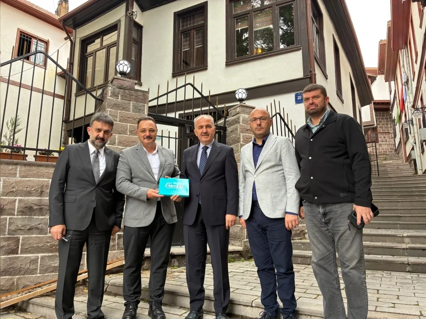 Rize Belediye Başkanı Rahmi Metin TİMBİR’in Ankara’daki yeni hizmet binasını ziyaret etti