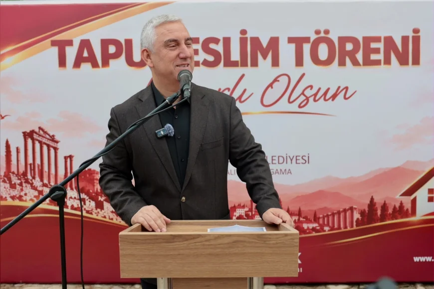 Bergama Belediye Başkanı Prof. Dr. Tanju Çelik: “Yeni tapuların tüm hak sahiplerine hayırlı olmasını diliyorum”