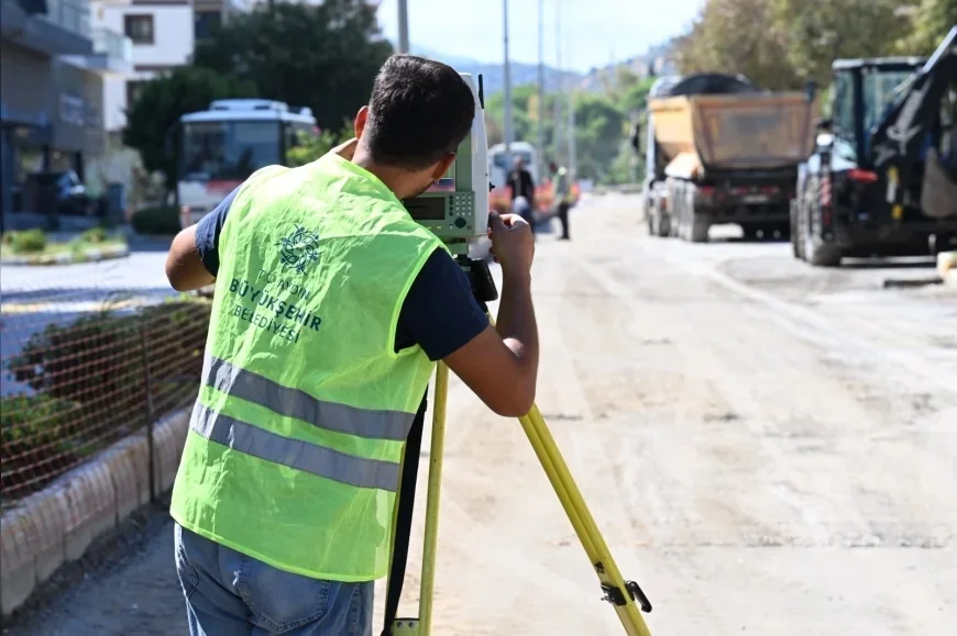 Söke Aydın Caddesi’nde altyapı ve yol yenileme çalışmaları eş zamanlı sürdürülüyor