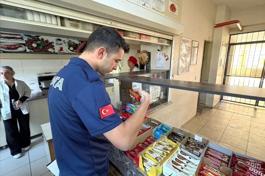 Menderes Belediyesi okul kantinlerini denetledi ruhsat, fiyat, tarih ve hijyen kontrol edildi