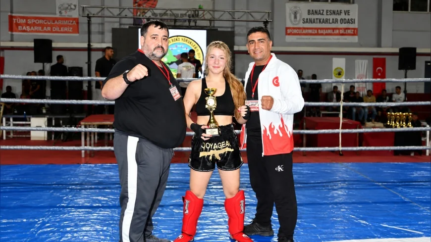 Sökeli Kick Boks Sporcusu Defne Gül, Banaz’da Rakibini Mağlup Ederek Kupanın Sahibi Oldu