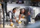 Etimesgut Belediyesi ekipleri ilçenin farklı noktalarında kaldırım, bordür ve tretuvar çalışmalarını sürdürüyor