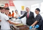 Ayvalık Belediye Başkanı Mesut Ergin: “Üç çeşit yemek ve meyveye yine 50 lira ödenecek”