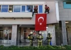 İzmir İtfaiyesi Konak’ta yangın tatbikatı yaptı, mahsur kalanlar kaçış tüneliyle tahliye edildi