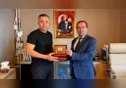 Emsçevre Yönetim Kurulu Başkanı Mehmet Gökhan Yıldırım’a Merhamet ve Emek Ödülleri’ne Katkılarından Dolayı Teşekkür Plaketi