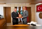 Öz Orman-İş Sendikası Genel Başkanı Settar Aslan’a 7. Merhamet ve Emek Ödülleri’ne Katkılarından Dolayı Teşekkür Plaketi