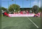 Menderes Belediyesi Kursiyerleri Pembe Kıyafetlerle Sahaya Çıkarak Meme Kanserinde Erken Teşhisin Önemine Dikkat Çekti