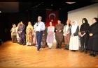 Nazilli Belediye Başkanı Dr. Ertuğrul Tetik, Millî Mücadele Kadınlarını Anlatan “Abide-i Aşk” Oyununu Vatandaşlarla İzledi