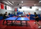 YALOVA BELEDİYESİNİN CUMHURİYET MASA TENİSİ TURNUVASINDA 33 SPORCU DÖRT KATEGORİDE YARIŞTI