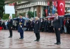 Aliağa’da 29 Ekim Cumhuriyet Bayramı kutlamaları Atatürk Anıtı’na çelenk sunumuyla başladı, kortej ve DJ performansıyla sürecek