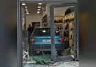 Çorum’da Fren Yerine Gaza Basılan Otomobil Mağazaya Girdi, Kaza Sonrası Baba ve Kızı Darbedildi