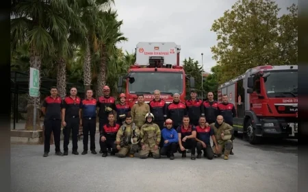 İzmir Büyükşehir Belediyesi İtfaiyesinden Urla’da öğrencilere yangın ve afet eğitimi