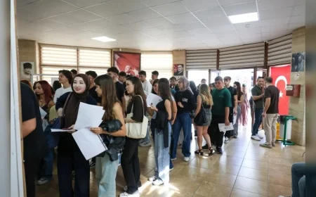 Aydın Büyükşehir Belediyesi üniversite öğrencilerinin AYKART işlemlerini kampüslere taşıdı