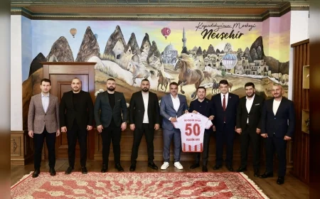 Nevşehir Belediye Başkanı Rasim Arı, Profesyonelliğe Geçiş Ligi’nde kenti temsil edecek Nevşehir Kapadokyagücü yönetimini ağırladı