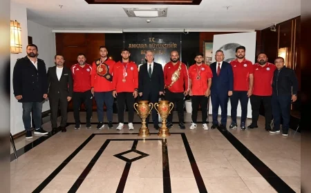 Ankara Büyükşehir Belediye Başkanı Mansur Yavaş: “Türkiye’nin yüzünü güldürüyorsunuz”