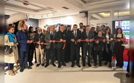 Bursa Şehir Tiyatrosu’nun 20 yıllık sahne yolculuğu özel sergiyle sanatseverlerle buluştu
