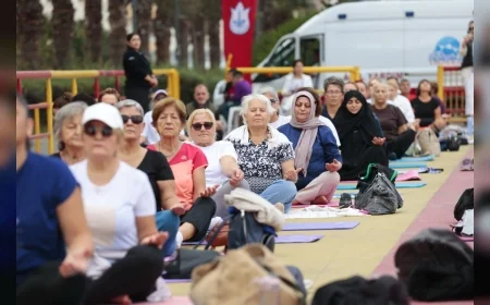 Konaklılar Denizatı Parkı’nda yoga, aerodans ve pilatesle güne enerjik başladı