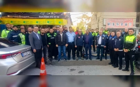Yalova Belediyesi 60 kişilik ekiple Bağlarbaşı ve Fevzi Çakmak mahallelerinde kapsamlı temizlik yaptı