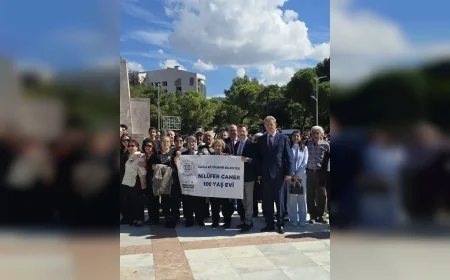 Muğla Büyükşehir Belediyesi’nin 100 Yaş Evi’nde Dünya Yaşlılar Günü yürüyüş ve kokteylle kutlandı